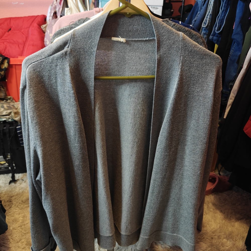 Elegant Gray Knit Cardigan